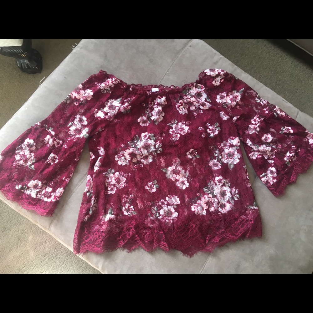 Bell sleeve medium cropped floral top